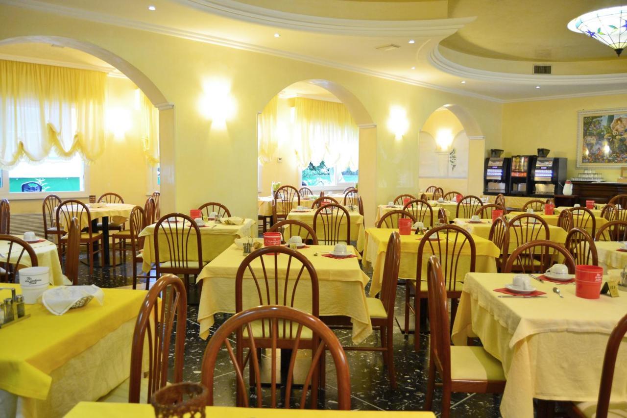 Hotel Ettoral Лидо ди Йезоло Екстериор снимка